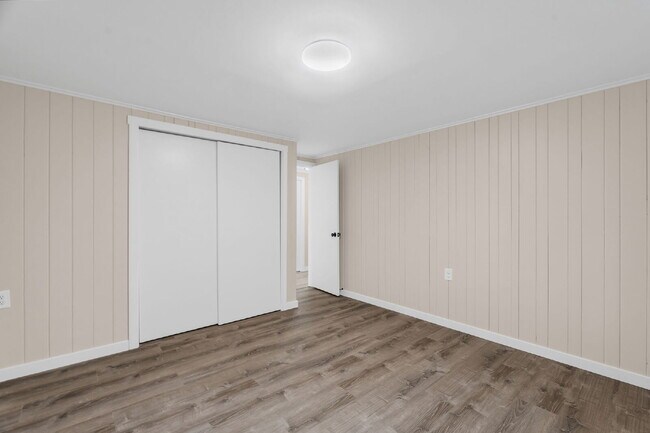 Building Photo - Mid-Century Cool Meets Maine Serenity Design. Privacy. Location. This one has it all.