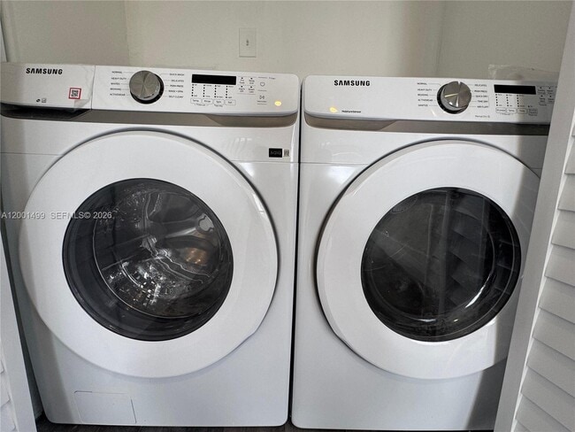 Building Photo - 5611 SW 38th St