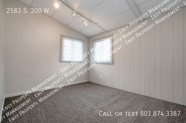 Building Photo - 2583 S 200 W