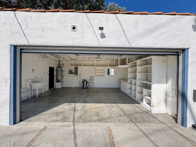 Building Photo - 352 Glen Ellen Dr