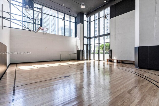 Building Photo - 1010 Brickell Ave