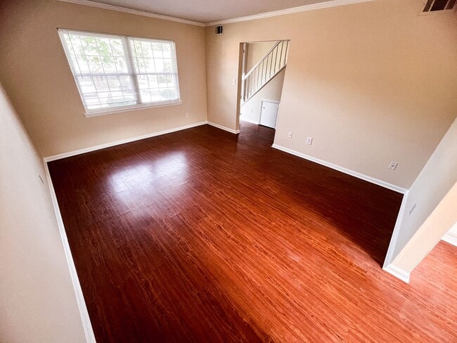 Building Photo - Adorable 2 bedroom, 2 1/2 bathroom townhom...