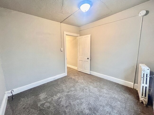 Building Photo - Spacious 4-Bedroom Single-Family Home in Lancaster!