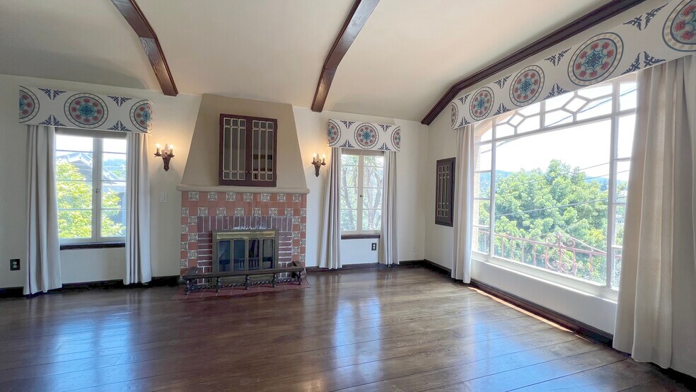 Building Photo - 645 Jean St