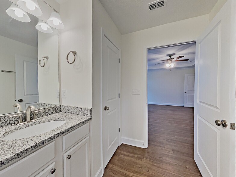 Building Photo - 960 Grafton Ridge Dr