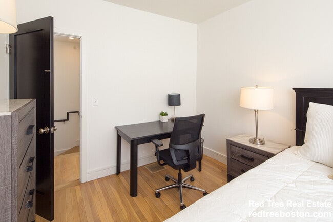 Building Photo - 92 Brown St