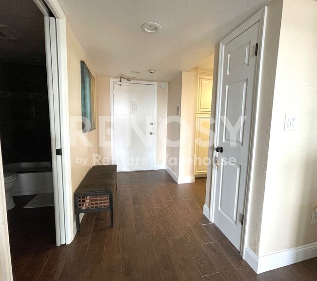 Building Photo - Spacious Condo in Clearwater Beach with Awesome Views