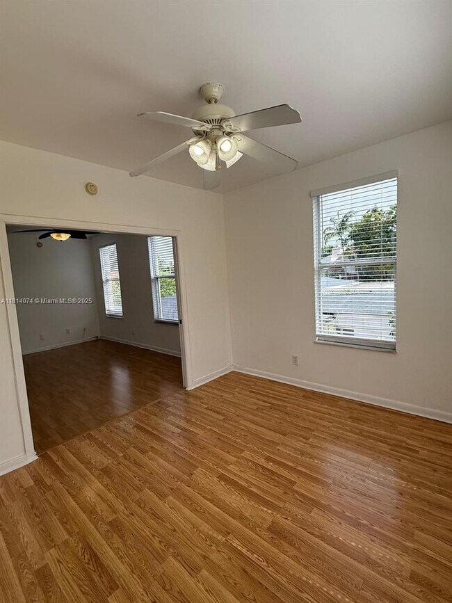 Building Photo - 4215 Sheridan Ave