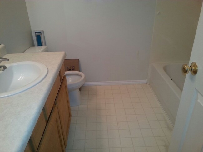 Building Photo - HALF OFF FIRST MONTHS RENT-Beautiful 3 bed...