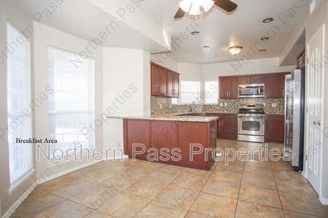 Building Photo - 7317 Luz De Lumbre Ave