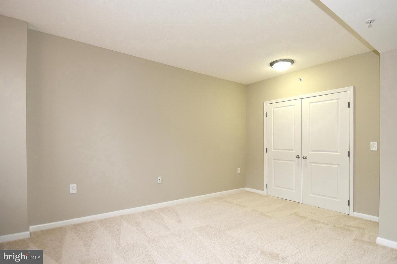 Building Photo - 851 N Glebe Rd