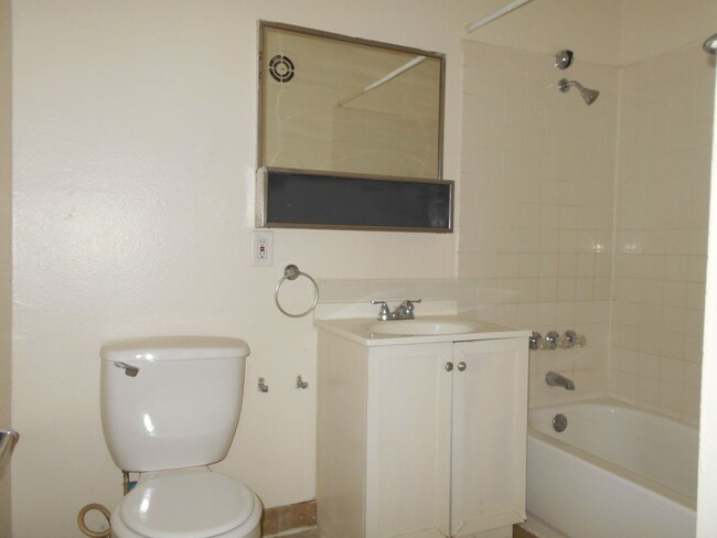 Building Photo - Charming 1-Bedroom Condo for Rent!