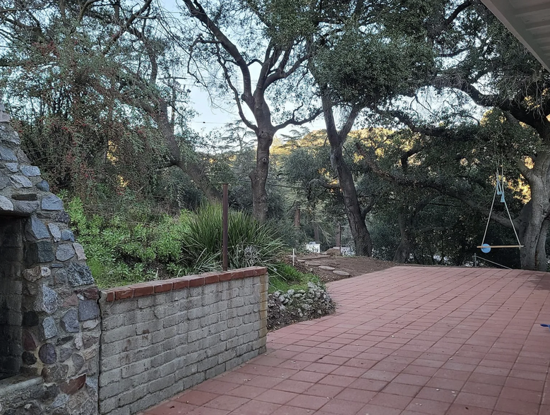 Patio under the Oaks - 1501 Old Topanga Canyon Rd