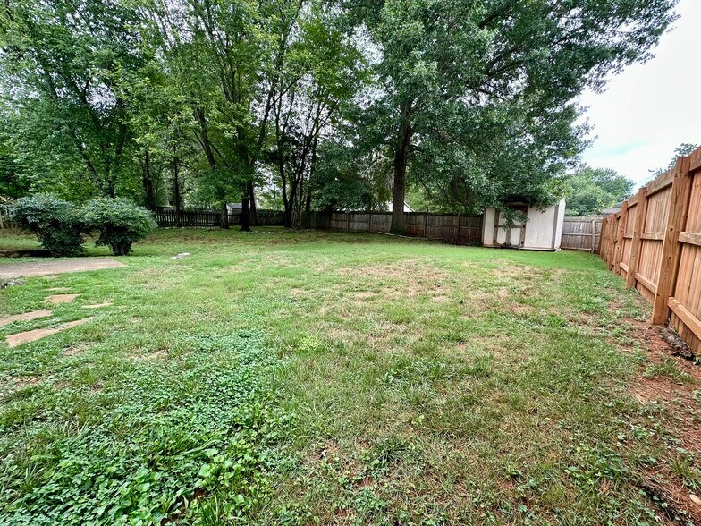 Building Photo - 1812 Sedgewick Dr