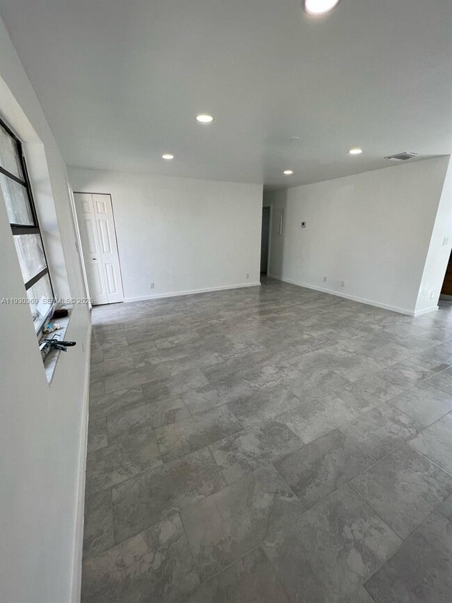 Building Photo - 7474 E Plumosa Ln