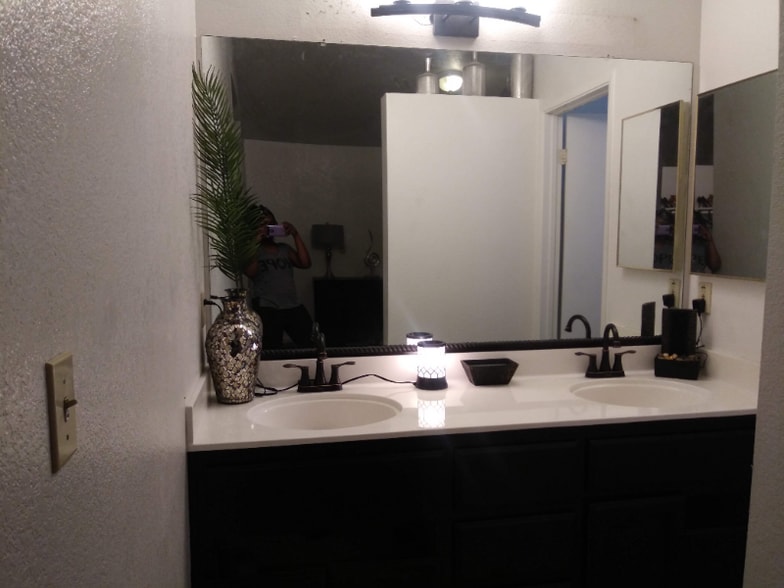 Building Photo - 6892 Cal Valley Way