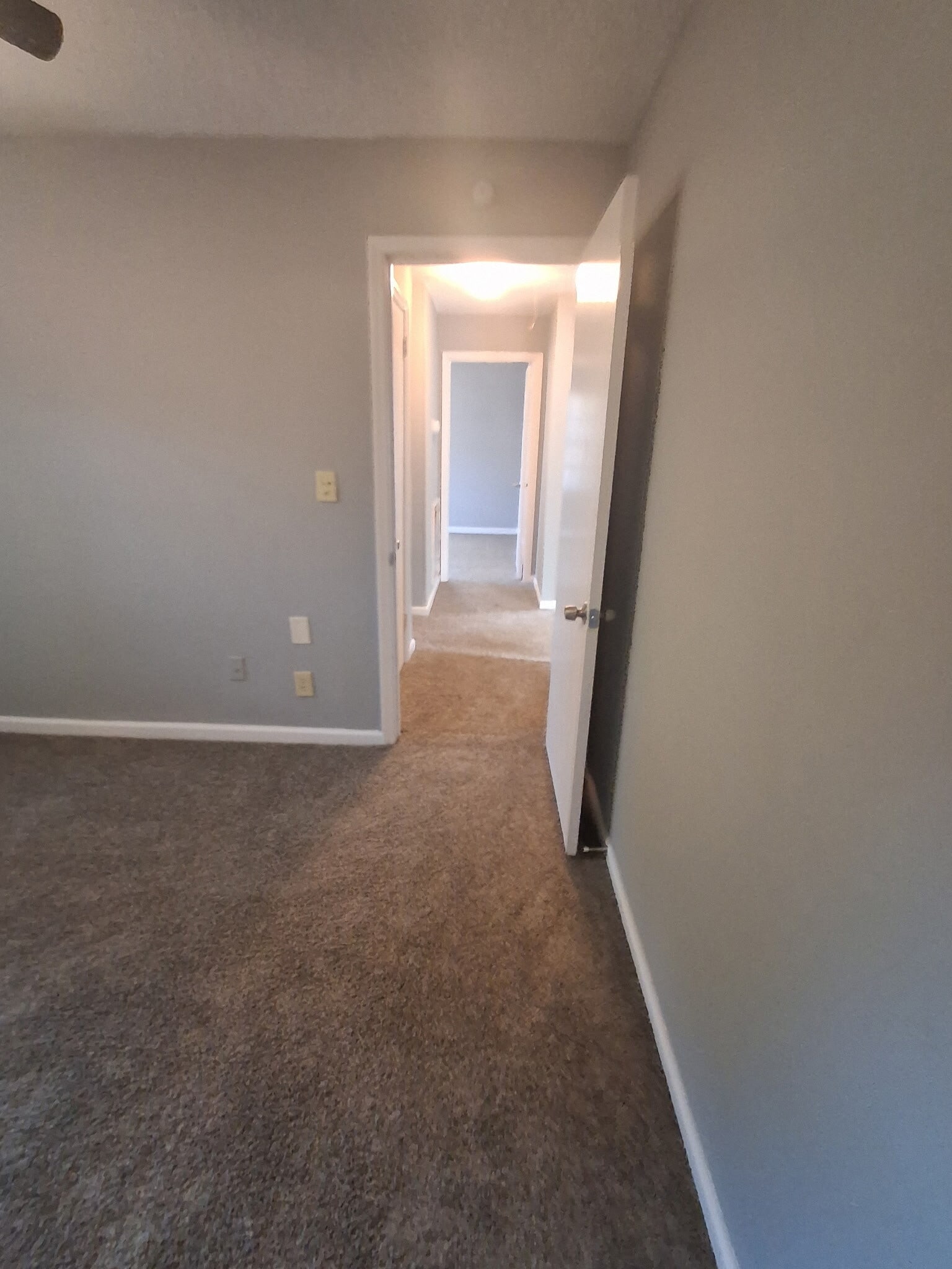 Building Photo - 2541 Huntington Dr