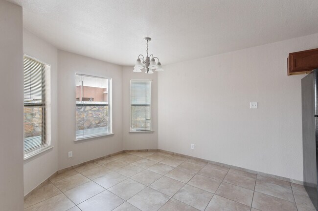 Building Photo - 608 Cactus Creek Pl
