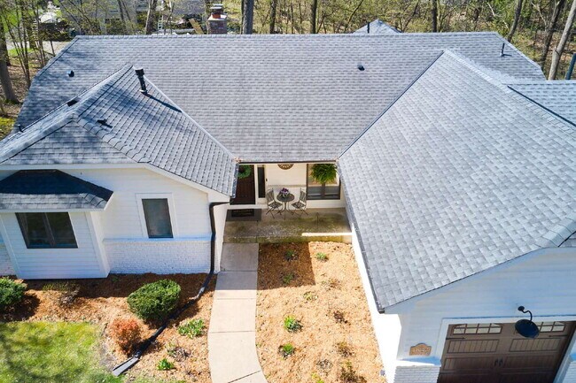 Building Photo - 1832 Essex Rd