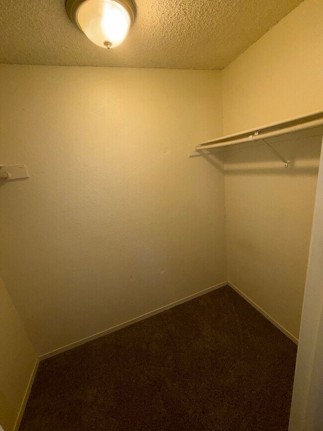 Building Photo - Upgrade Your Living: Spacious 4-Bedroom Ho...