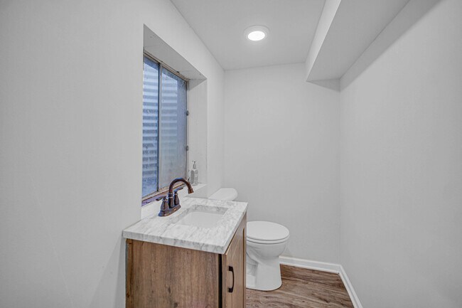 Building Photo - 933 Shambliss Ln