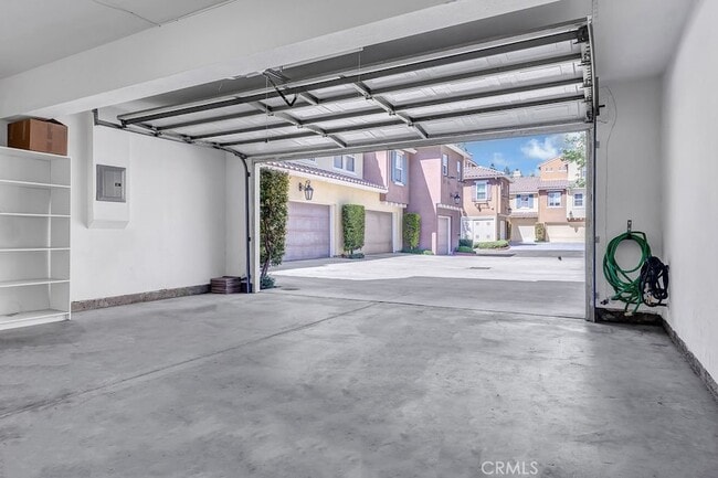 Building Photo - 210 Timberwood