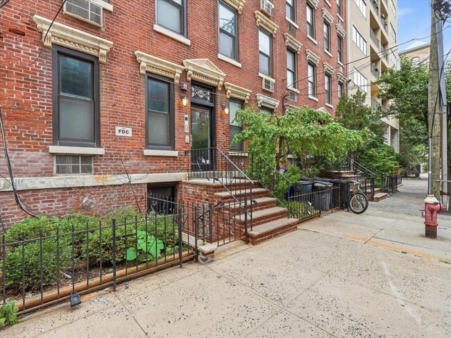 Building Photo - 68 Park Ave