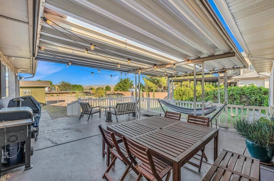 Building Photo - 1010 N 1800 E