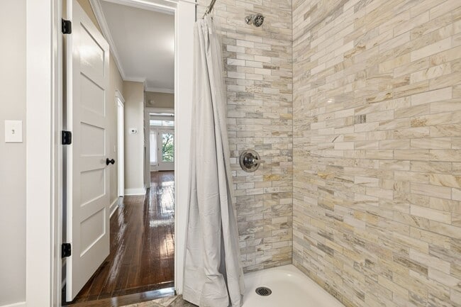 Building Photo - 920 Silverdene Pl