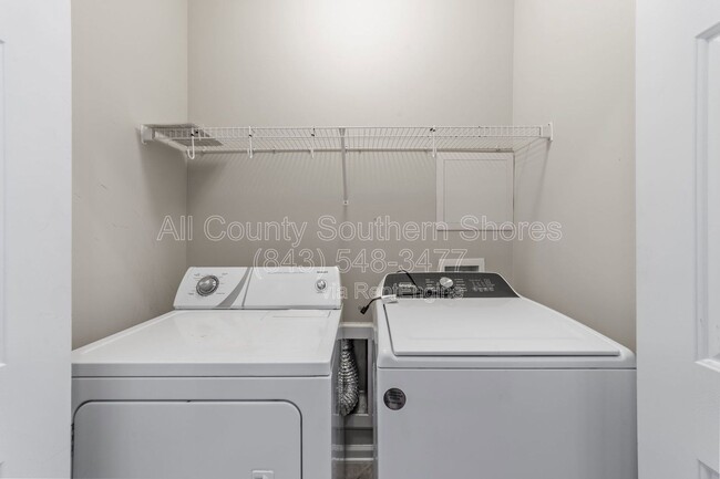 Building Photo - 264 Viareggio Road