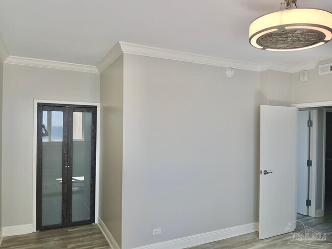 Building Photo - 825 Bayshore Dr