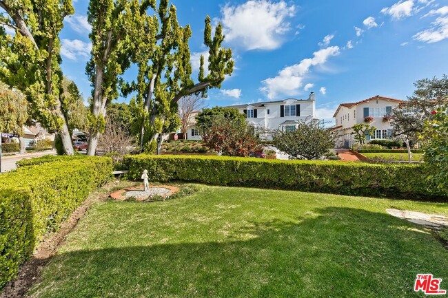 Building Photo - 201 Tavistock Ave