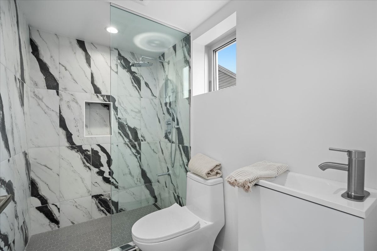 Building Photo - 541 Rose Ave