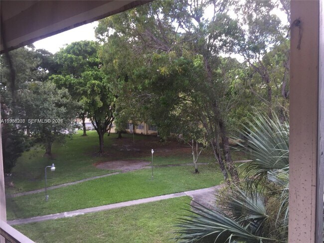 Building Photo - 1550 NE 191st St