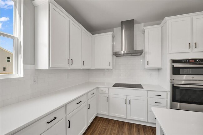 Building Photo - 660 Devon Aly