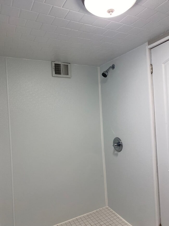 Building Photo - Renovated Hill Home for Rent!