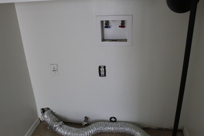 Building Photo - Southwest Bakersfield Home for Rent July