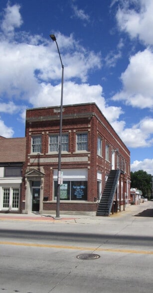 Building Photo - 713 4th Ave