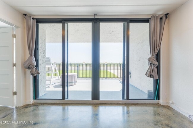 Building Photo - 275 1st St S