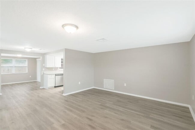 Building Photo - 5135 Kiwi Dr