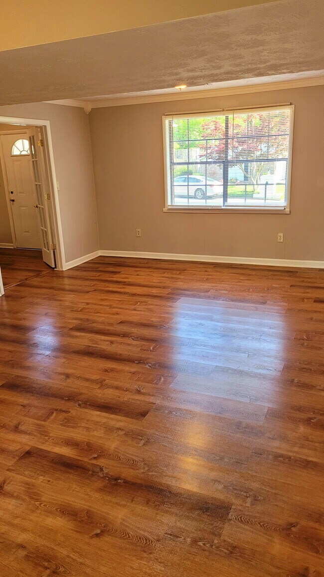 Building Photo - 2915 Lajean Dr