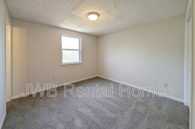 Building Photo - 5202 La Ventura Ct E
