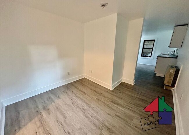 Building Photo - Freshly Renovated 2-Bedroom in Burlington's South End!