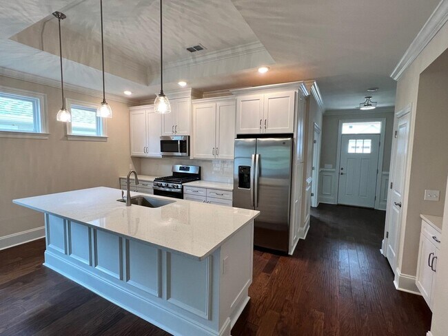 Building Photo - 843 Avery Park Dr