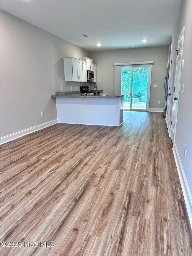Building Photo - 175 Loren Rd