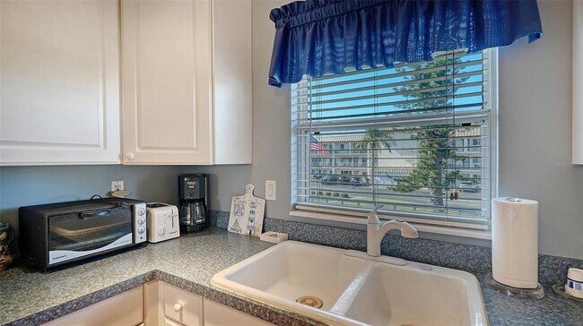 Building Photo - 3330 Gulf of Mexico Dr