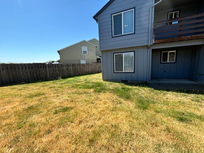 Building Photo - Charming 2-Bedroom, 2-Bathroom Townhome!
