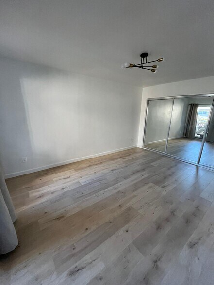 Building Photo - 358 S Gramercy Pl