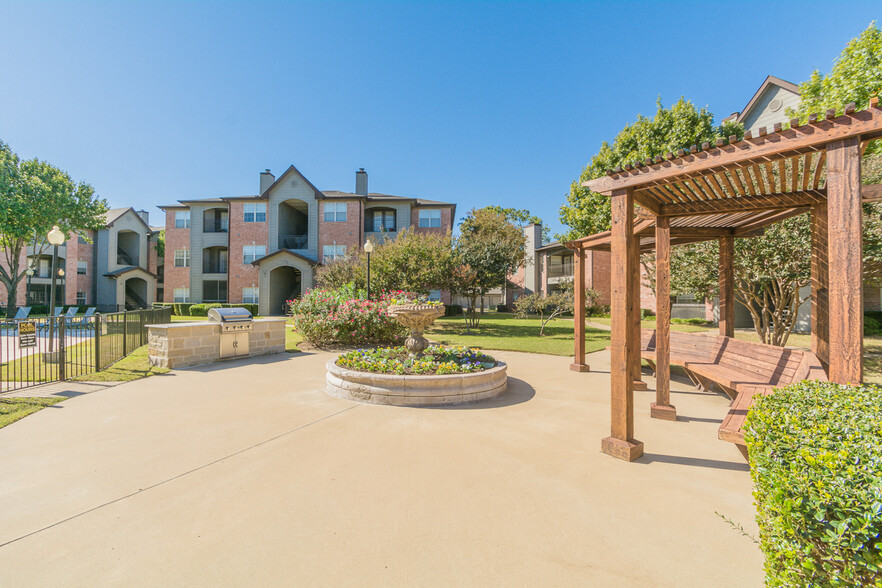 Courtyard - Fountains of Denton
