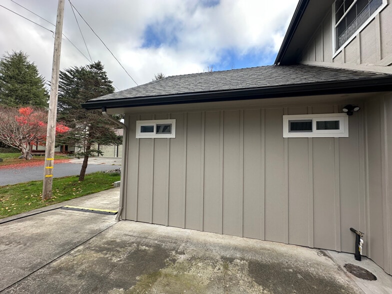 Building Photo - 1139 Azalea Ave